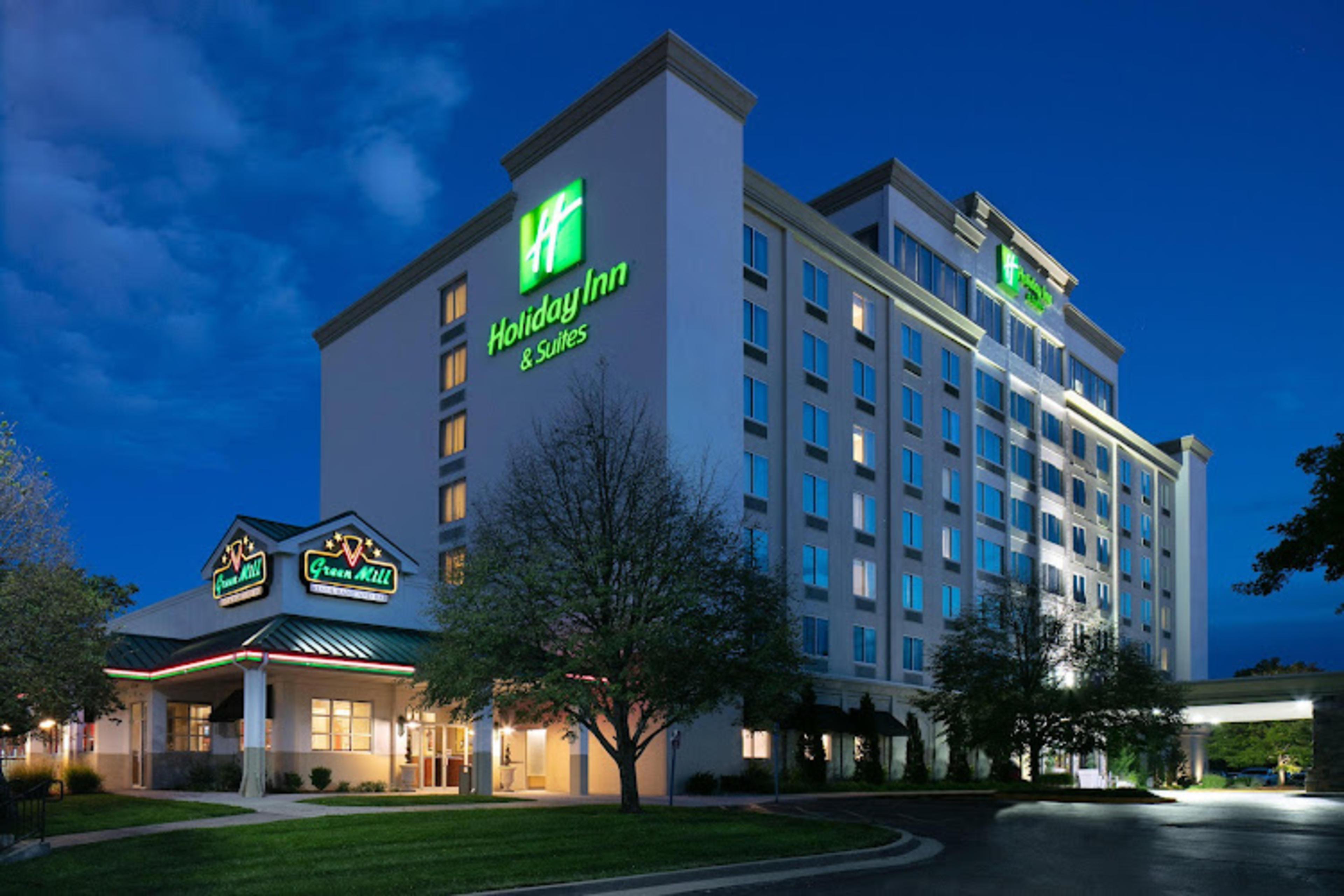 Holiday Inn & Suites Overland Park-West, an IHG Hotel