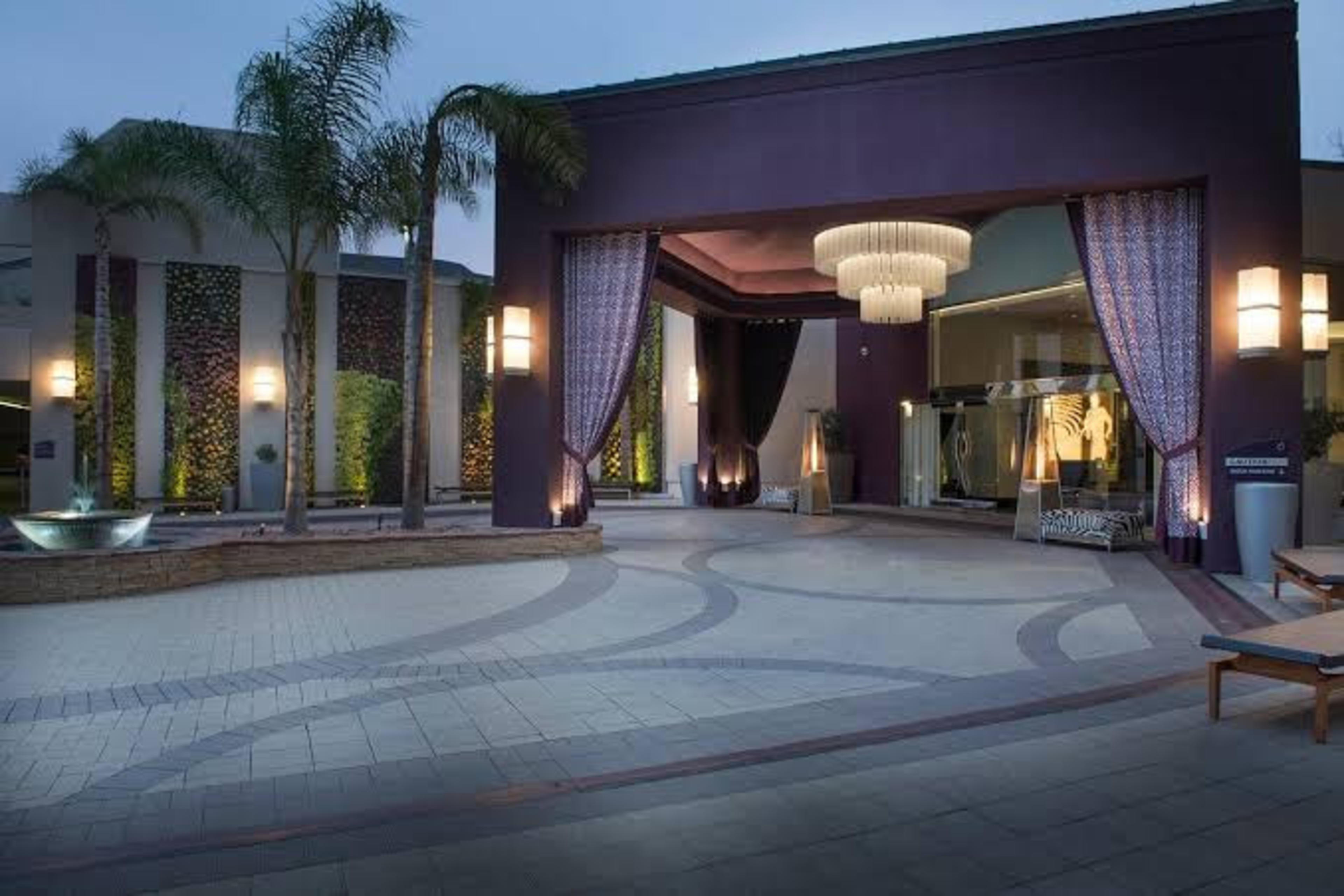 Avenue of the Arts Costa Mesa, a Tribute Portfolio Hotel