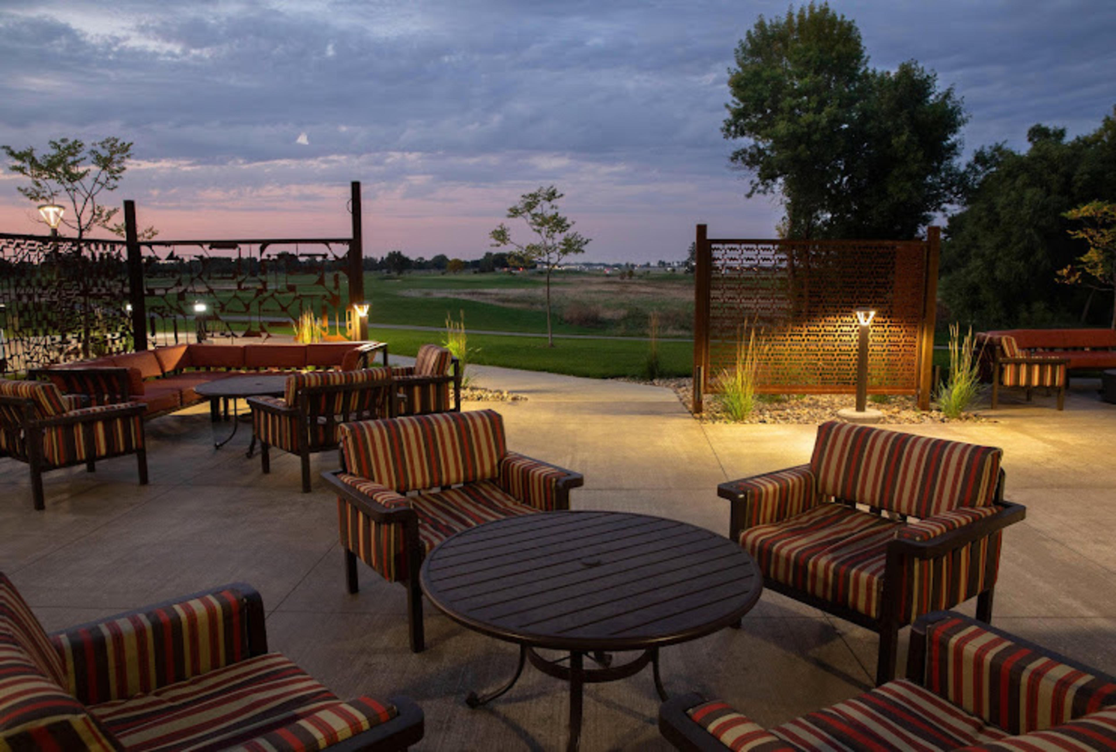 Holiday Inn & Suites Sioux Falls - Airport, an IHG Hotel