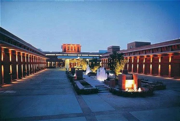 Jaypee Palace Hotel & Convention Centre - 5 Star Deluxe Hotel in Agra