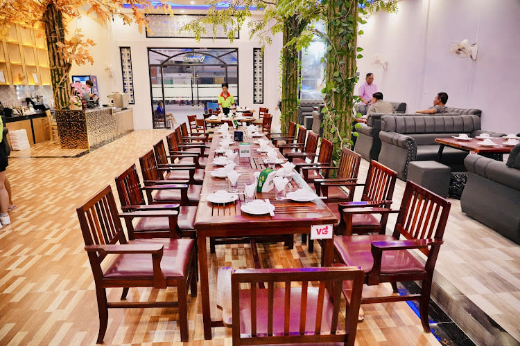 V Grand Restaurant