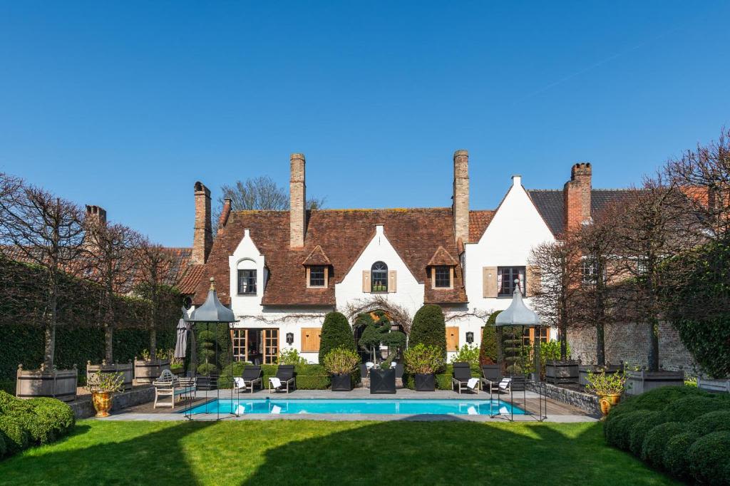 The secret garden luxury suites