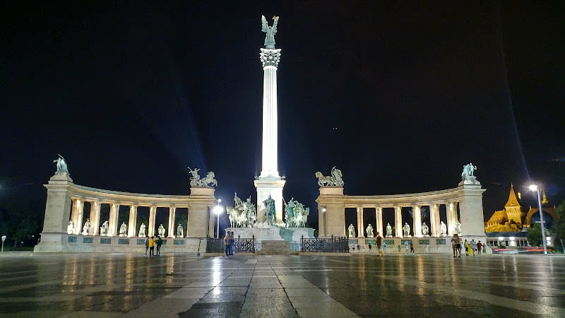 Heroes' Square
