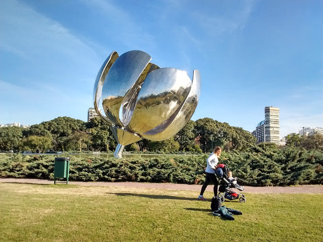Floralis Generica