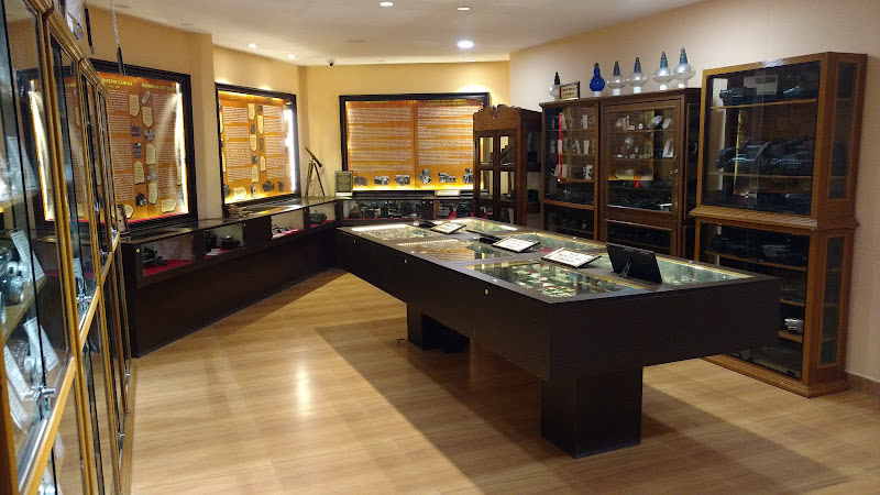 DR. ARUN’S PHOTOGRAPHY AND VINTAGE CAMERA MUSEUM