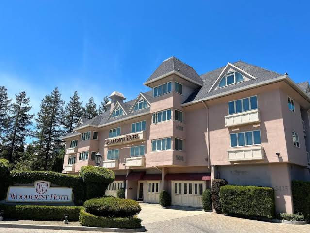 Woodcrest Hotel