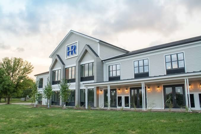 Hotel Renovo Des Moines Urbandale Tapestry by Hilton