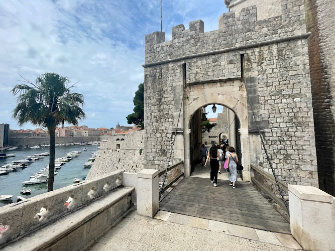 Ploče Gate