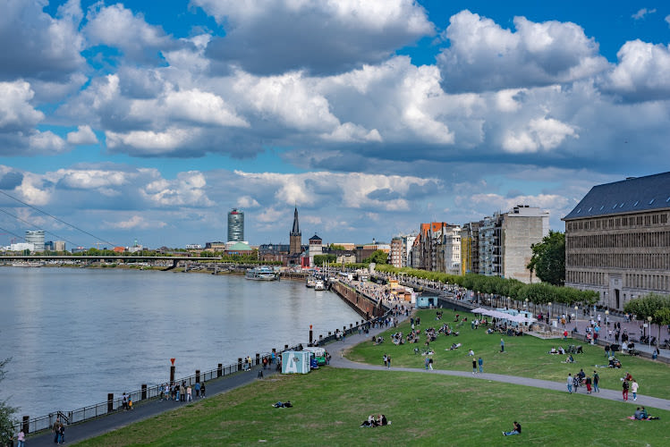 Rheinuferpromenade Düsseldorf