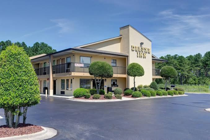 Deluxe Inn Fayetteville North Carolina