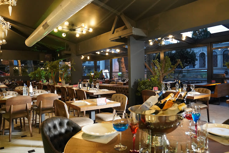 Loti Bistro
