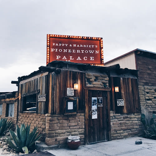 Pappy + Harriet's