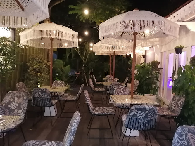 Chariot Restaurant & Bar