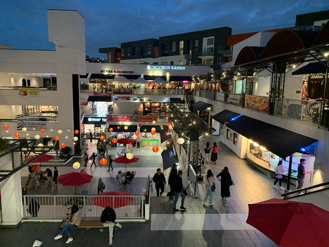 Weller Court Shopping Center