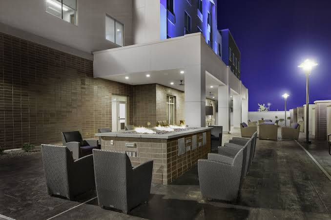 Holiday Inn Express & Suites Lubbock Central - Univ Area, an IHG Hotel