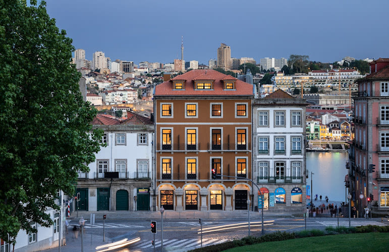 Exmo. Hotel