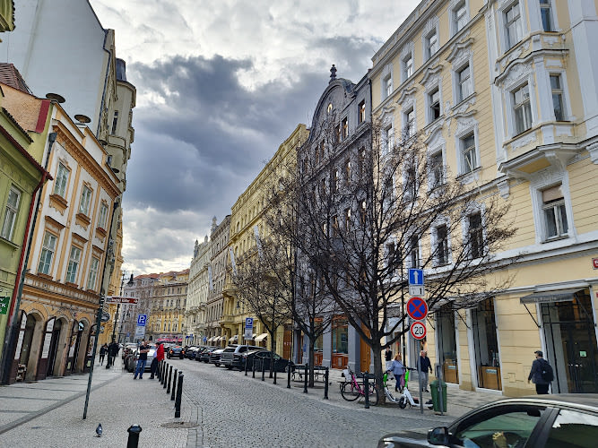 Granat RETAIL OUTLETS