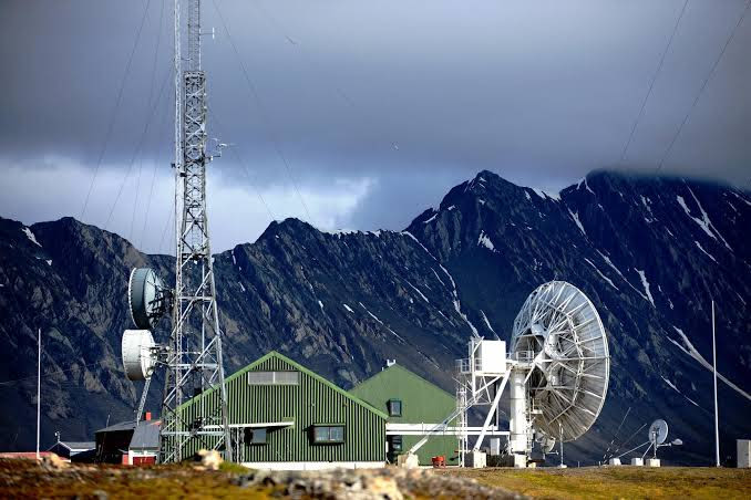 Isfjord Radio Adventure Hotel