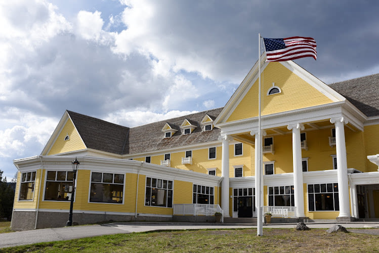 Lake Yellowstone Hotel & Cabins