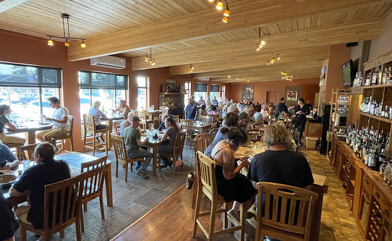 Madison Crossing Lounge