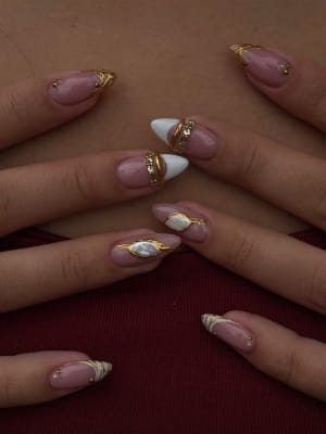 Studio by Vale - Servicios de Uñas