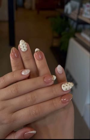 Studio by Vale - Servicios de Uñas