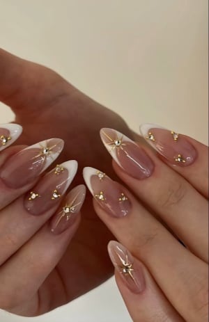 Studio by Vale - Servicios de Uñas