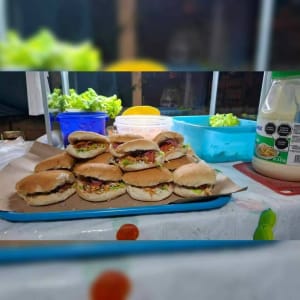 Maribel Dzul - Empanadas, panuchos y aguas en Colonia María Luisa