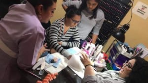 Via Canoa Academy - Curso de Uñas para Principiantes