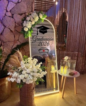 Las Esenciales.mx - Renta de Espejo Personalizado para Eventos