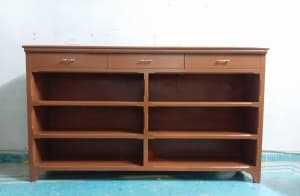 Karina Saqui Santes - Mueble de cedro restaurado