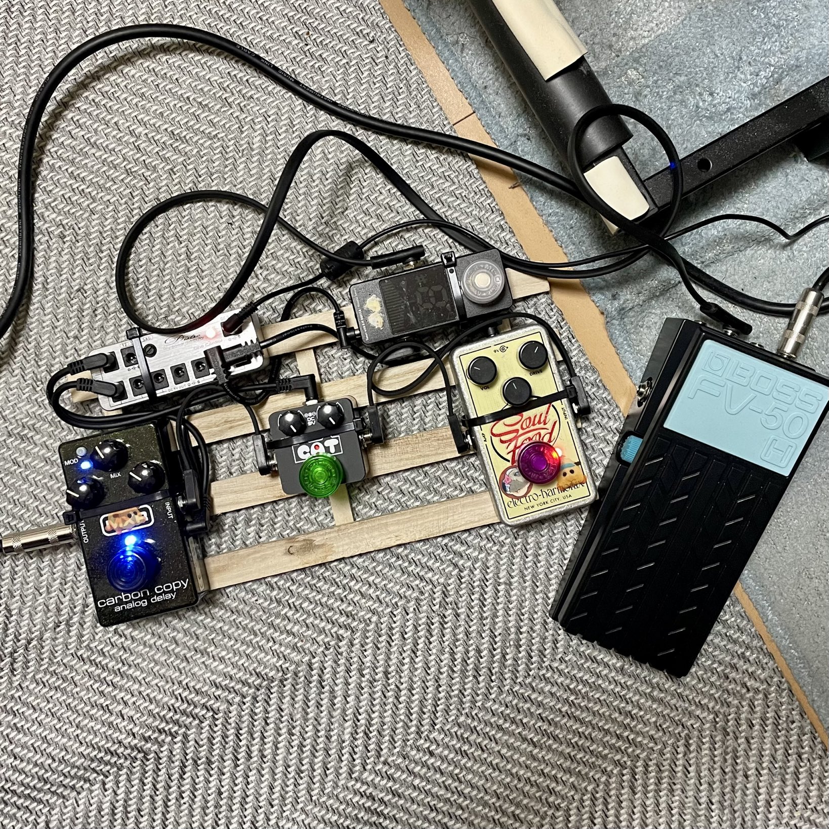 FV-50H をエフェクターボードに繋いだ図