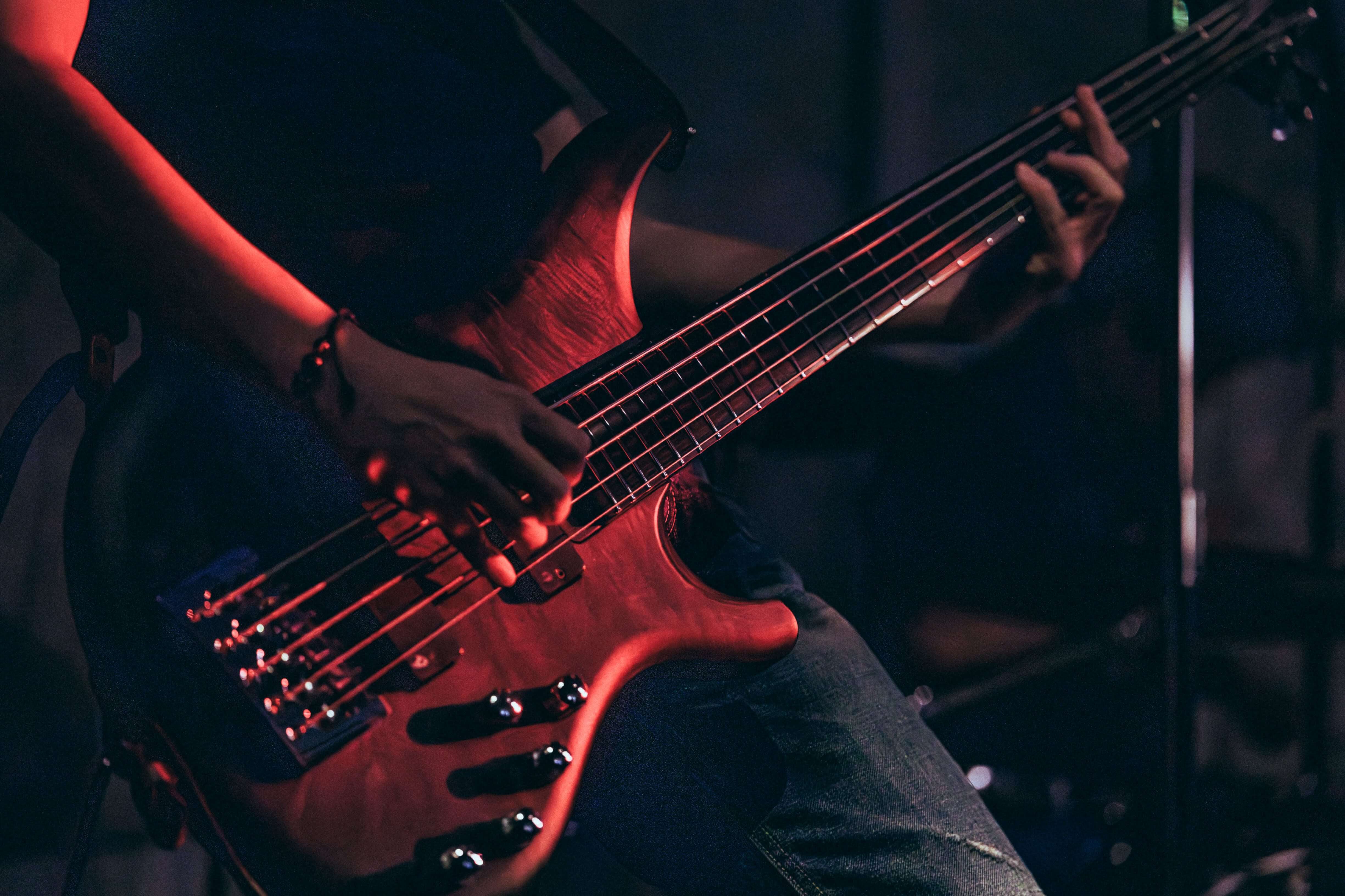 ベースの手元の様子