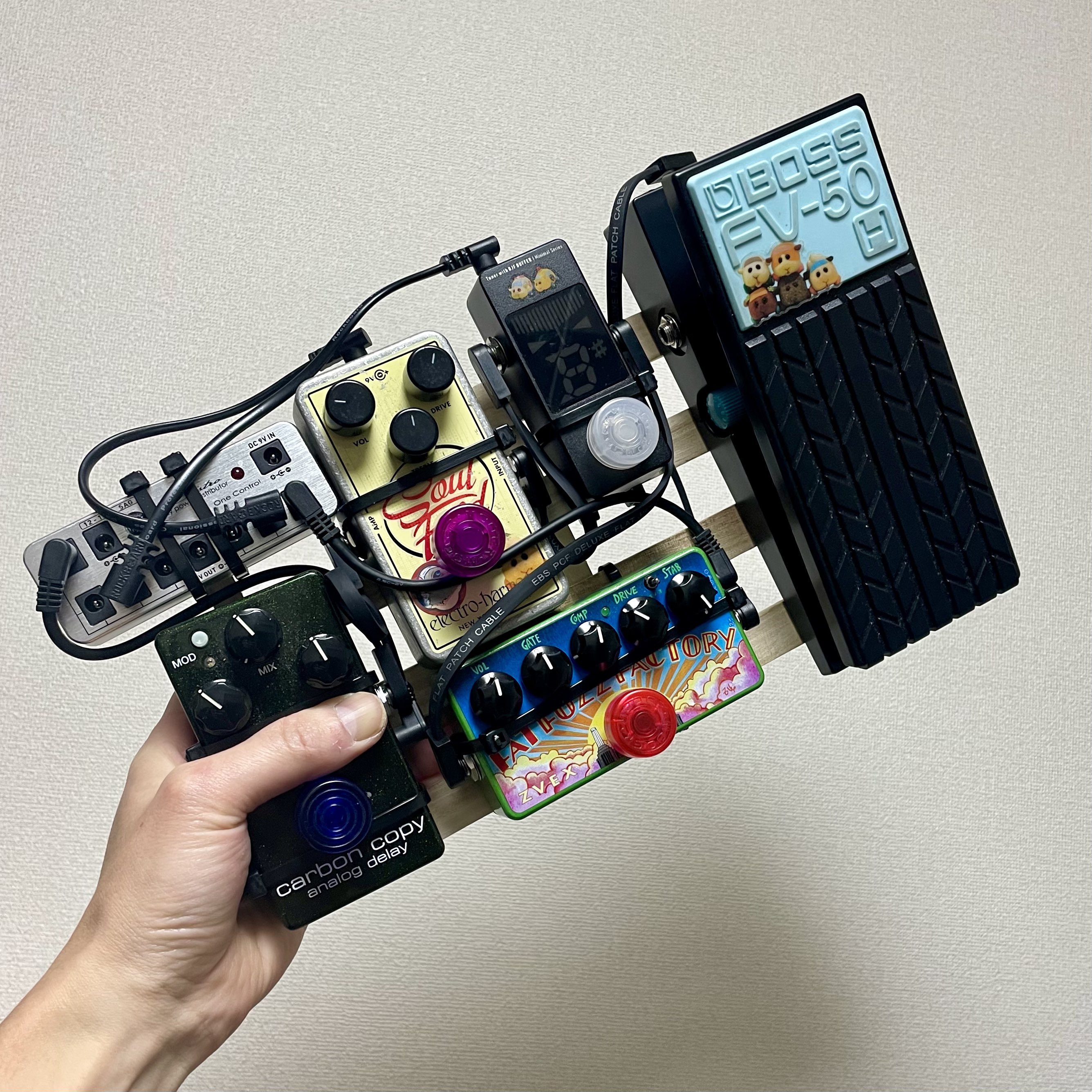 FAT FUZZ FACTORY が組み込まれたエフェクターボード