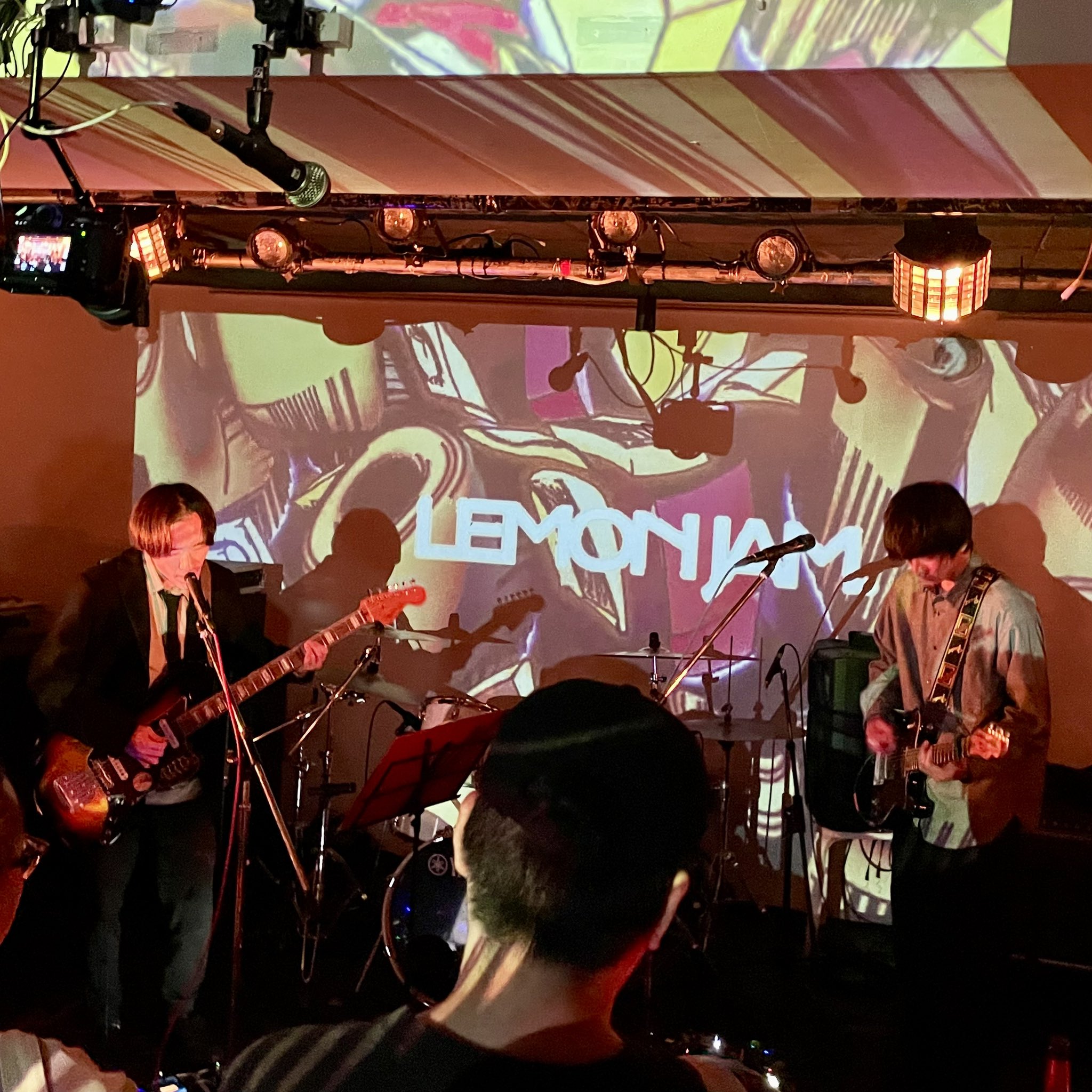 LEMON JAM. がステージで演奏している様子の画像
