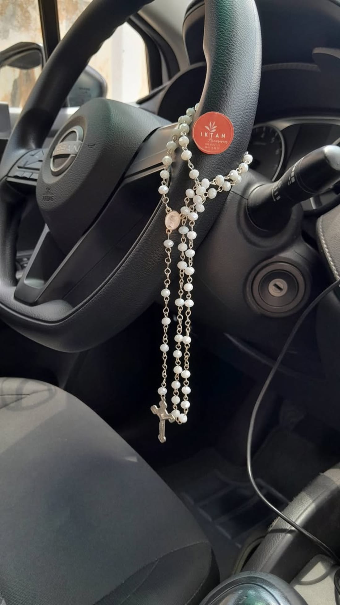 Foto 1 de 5, Imagen de Rosarios Largos con Cristales para Auto