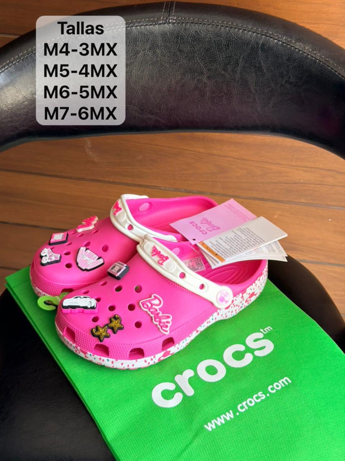 Foto 1 de 5, Imagen de Crocs Personajes Premium, Regalo Ideal para Mamá