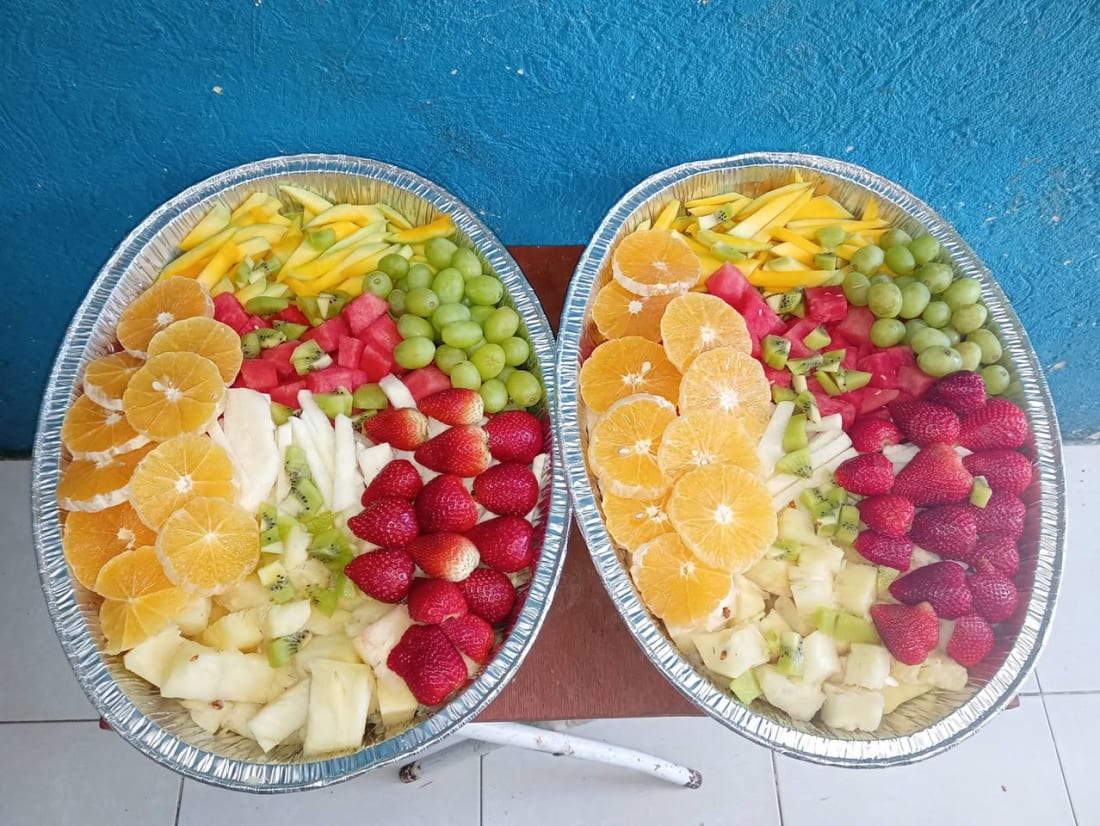 Foto 1 de 5, Imagen de Charolas Frutales y Dulces para el 10 de Mayo