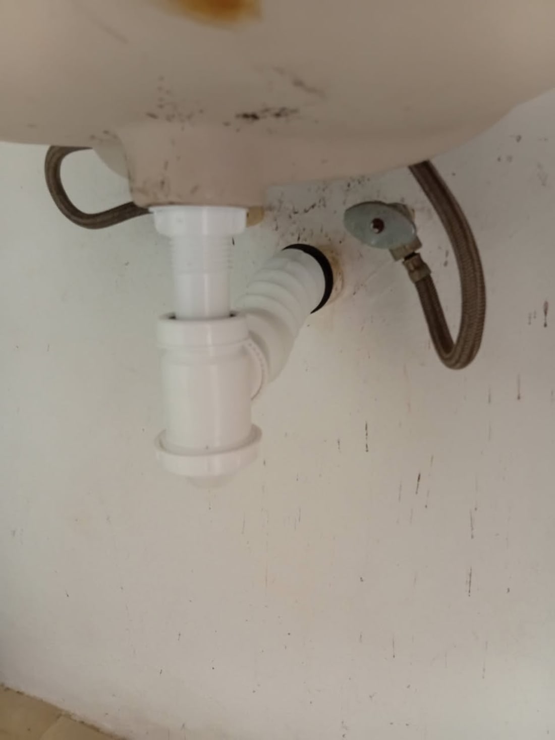 Foto 1 de 4, Imagen de Plomería, Pintura, Impermeabilización y Tinaco, Servicio a Domicilio