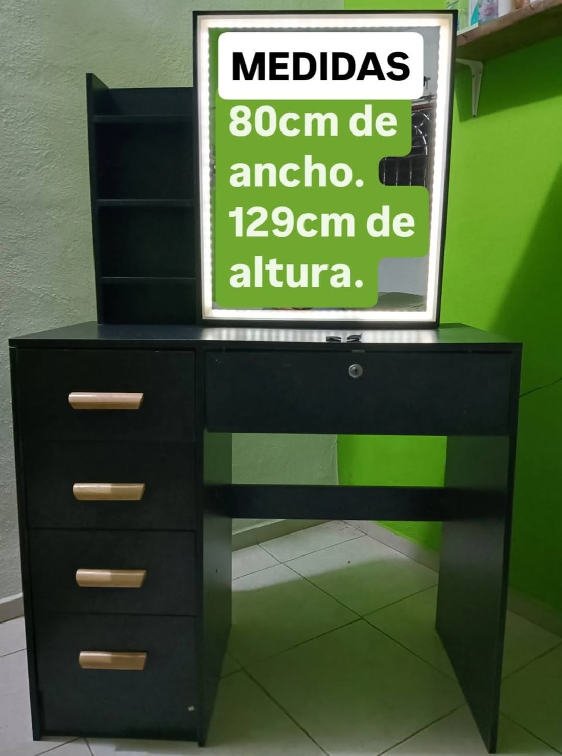 Foto 1 de 4, Imagen de Vendo Tocador con Luz y Cajones