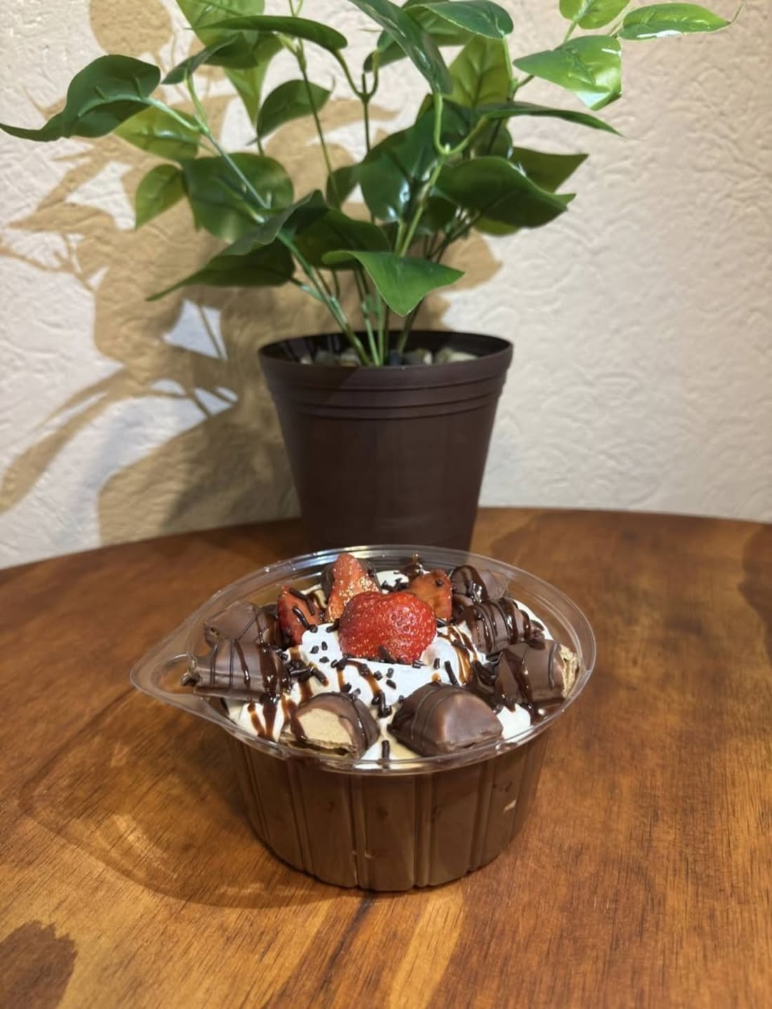 Foto 1 de 5, Imagen de Consciente a Mamá con Unas Ricas Fresas con Crema