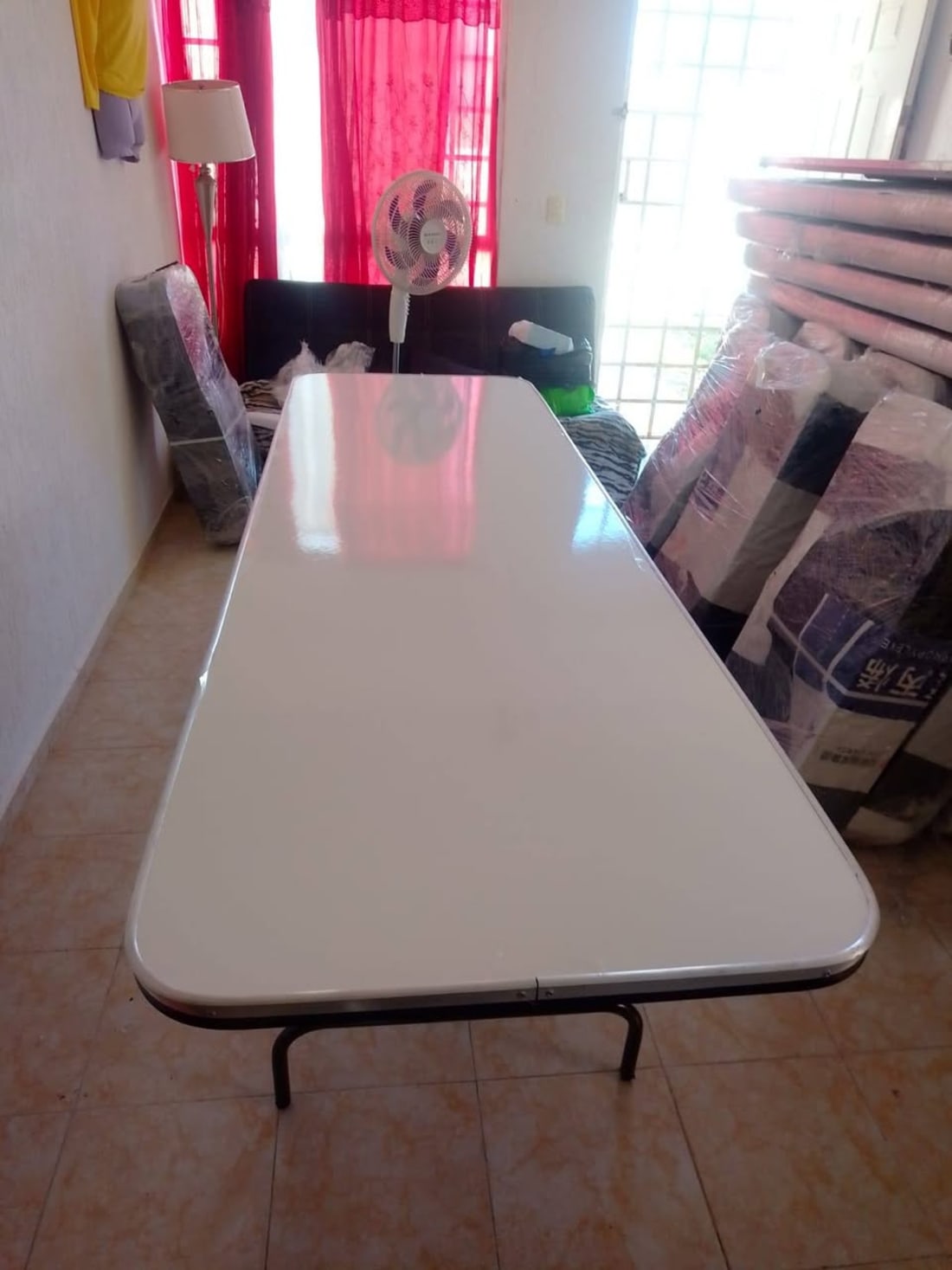 Foto 1 de 3, Imagen de Renta de Sillas y Mesas