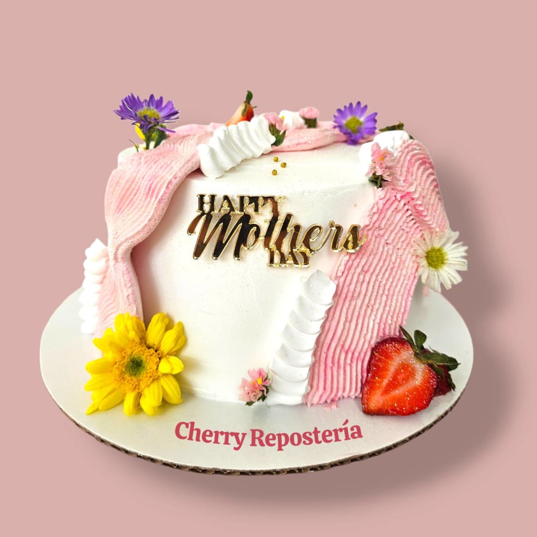Foto 1 de 3, Imagen de Celebra a Mamá con Un Bello y Delicioso Pastelito 100% Casero