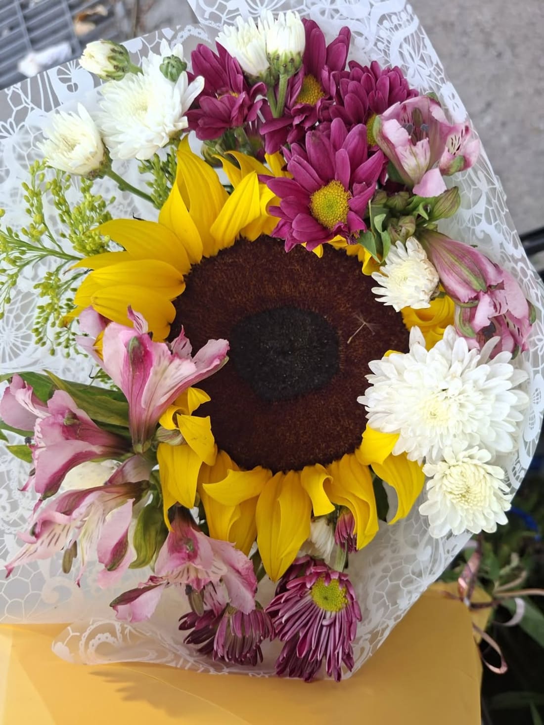 Foto 1 de 5, Imagen de Buenas Tardes Vecinos Ya Estamos Laborando con la Venta de Flores