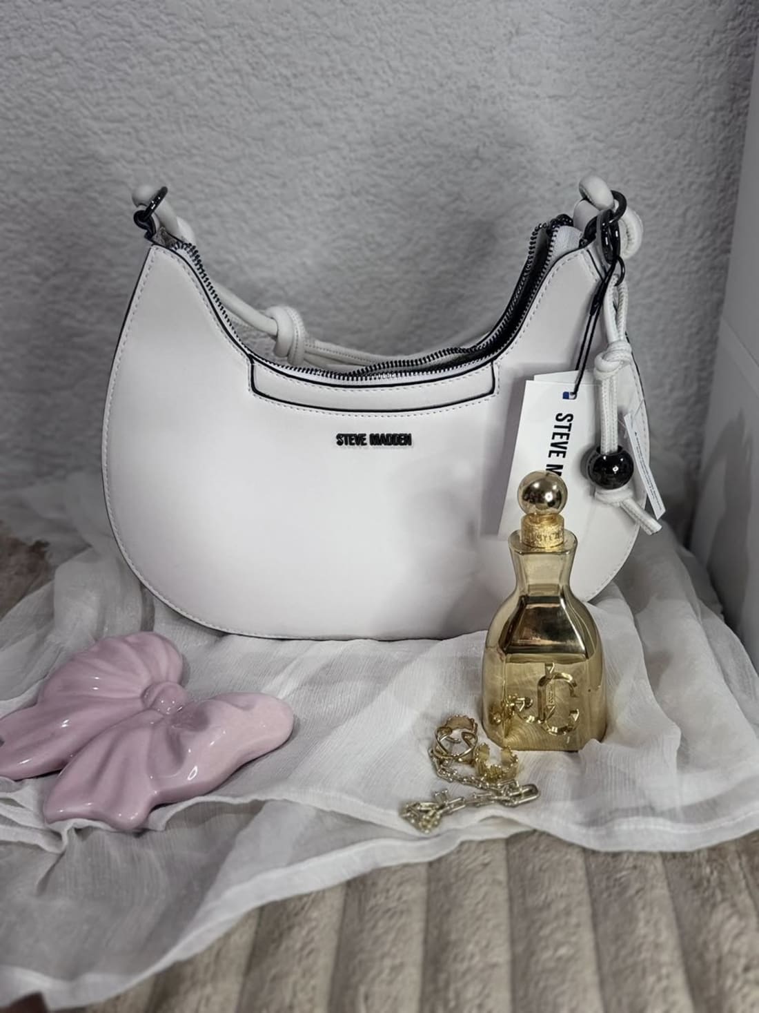 Chic Room Shoulder Bags