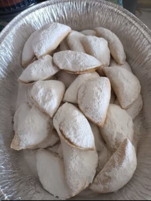 Pastelitos de camote y coco $100 y pay danés $230 en Francisco de Montejo