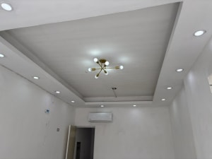 Local comercial en Av. principal Las Américas, 6x3.5m, 2 A/C, renta inmediata