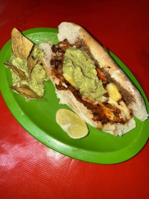 Pizzas y Tacos en El Amigo Rachi