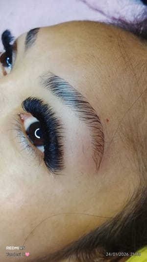Diseño de Cejas y Extensiones