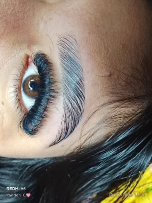 Diseño de Cejas y Extensiones